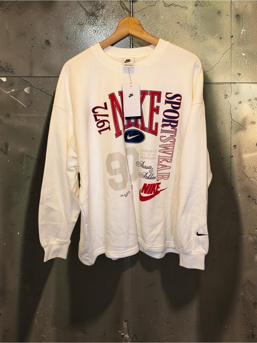 VNike White Graphic Sportswear Crewneck Sweatshirt